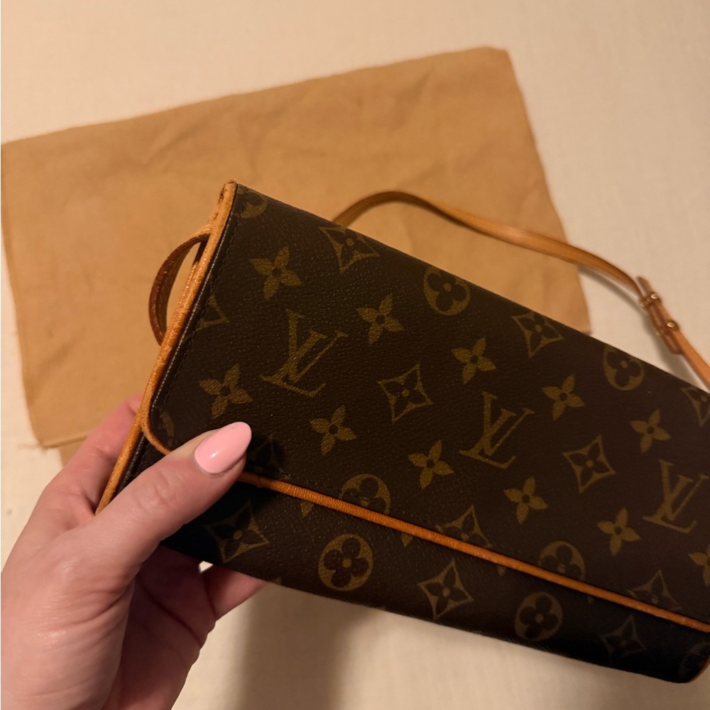 Louis Vuitton Brown Monogram Crossbody Wallet - Picture 4 of 16